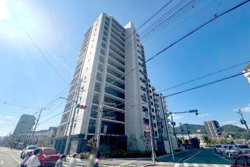 レーベン川西TIEAK RESIDENCEの外観（北東側から）