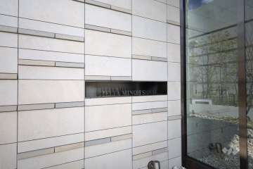 エントランスの銘板