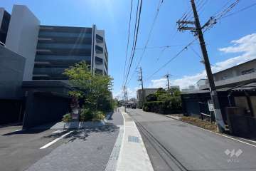 敷地北側の前面道路