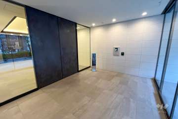 エントランスはオートロック付きです。