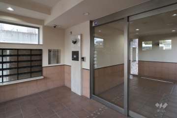 エントランスと共用ポスト