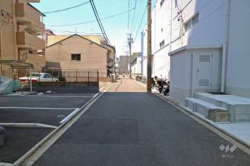 敷地東側の前面道路