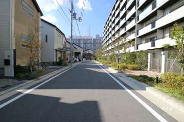 敷地南側の前面道路