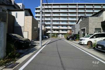 敷地南側の前面道路