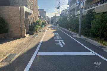 敷地南側の前面道路