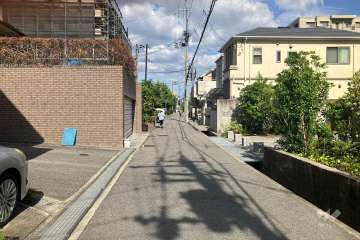 敷地北側の前面道路