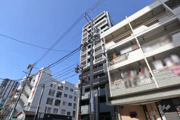 プレサンスTHE栄の外観（南東側から）