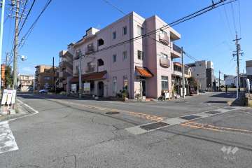 敷地北西側と南西側の前面道路