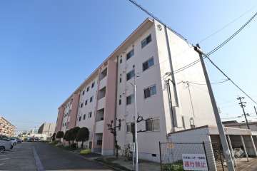 中郷西住宅5号棟の外観（北西側から）
