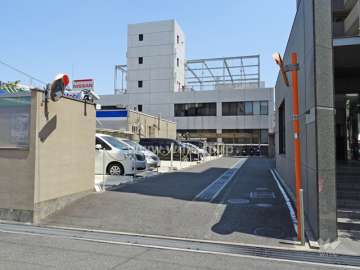 駐車場出入り口