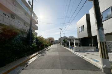 敷地北東側の前面道路