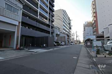 敷地北側の前面道路（東側から）