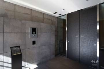 エントランスはオートロック付きです。