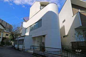 逆瀬川壱番館の外観（南東側から）