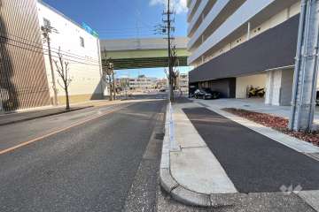 敷地東側の前面道路
