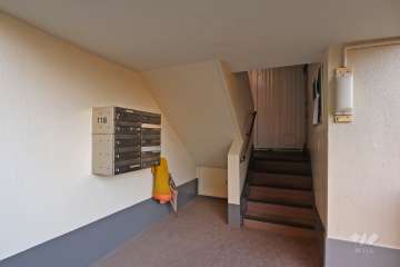 住戸入り口（共用ポスト）