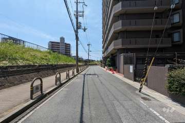 敷地南東側の前面道路