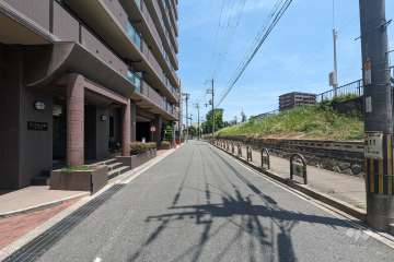 敷地南東側の前面道路