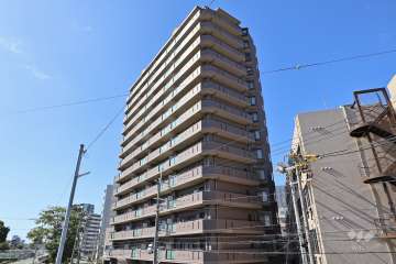 デュアル江坂広芝町の外観（北東側から）