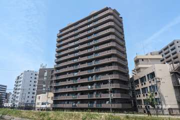 デュアル江坂広芝町の外観（北東側から）