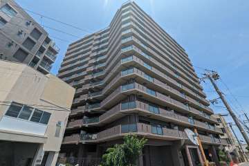 デュアル江坂広芝町の外観（南東側から）