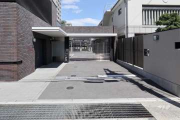 駐車場出入口（リングシャッター付き）