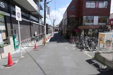 敷地西側の前面道路