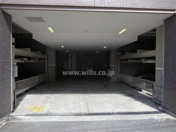 建物1階にある敷地内駐車場（機械式）