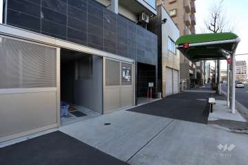 敷地北側の前面道路（東側から）