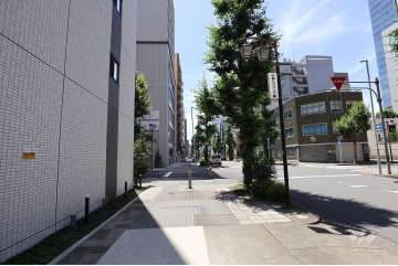 敷地北側の前面道路（東側から）