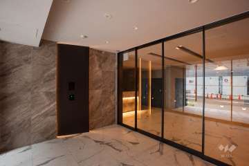 エントランスはオートロック付きです。