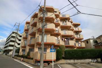 ユニーブル善南町の外観（南西側から）