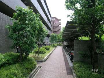 敷地の北側にある駐輪場
