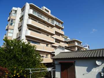 サンマンションアトレ吹田片山通り（南側から）