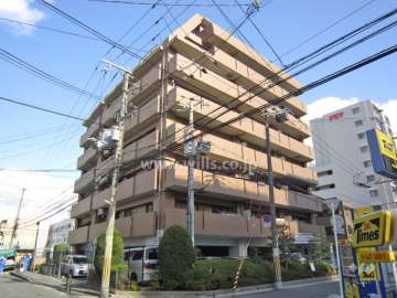 ライオンズマンション江坂町の外観（南西側から）