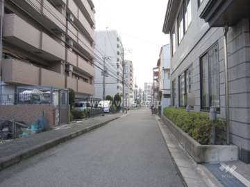 敷地南側の前面道路