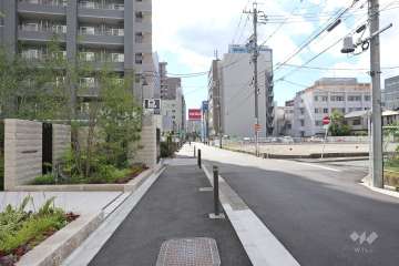 敷地北側の前面道路（東側から）