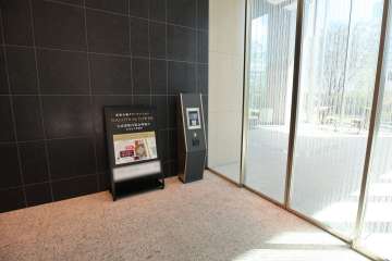 エントランス（北側）はオートロック付きです。