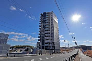 Tステージ 赤池ブロードの外観（北側から）。約150m北側にはスーパーや映画館を擁したショッピングモールがあります。