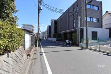 敷地北側の前面道路