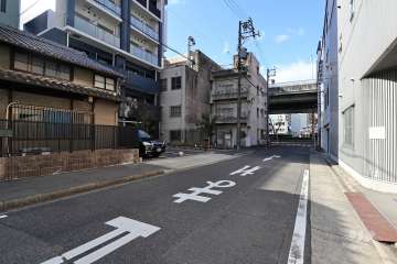 敷地北側の前面道路