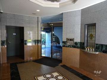 エントランスはオートロック付きです。