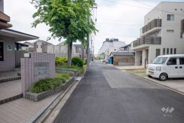 敷地北側の前面道路（東側から）