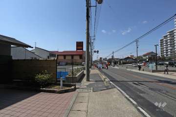 敷地北側の前面道路（東側から）