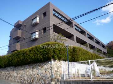 ファミール宝塚中山の外観（南西側から）