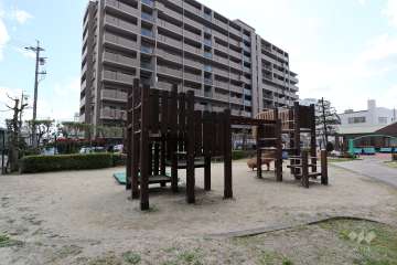敷地内にはプレイロットがあります。