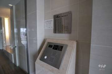 オートロックの操作盤、案内板