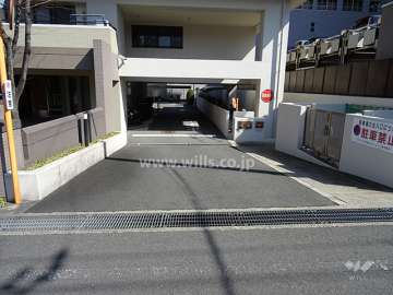 駐車場出入り口