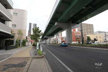 敷地東側の前面道路