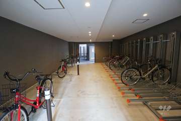 屋内に設けられた駐輪場